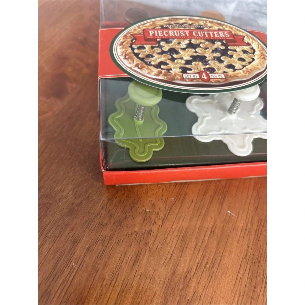 Williams-Sonoma Holiday Xmas Pie Crust Cutters New in Box Set Of 4